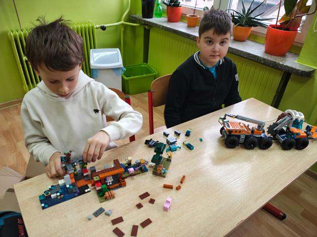 LEGO - UCZY I BAWI